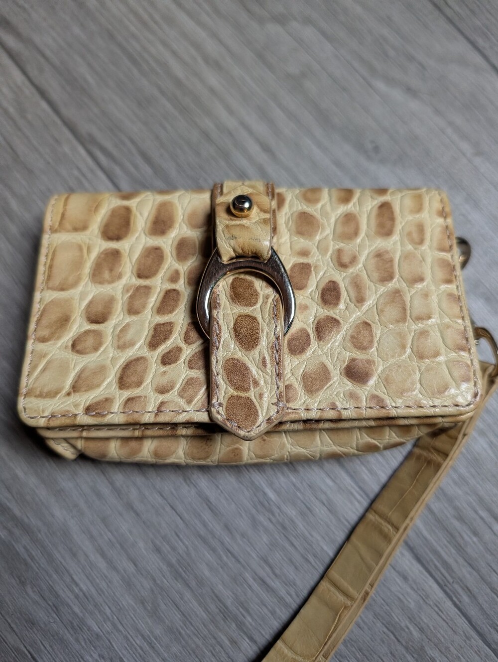 Dooney&Bourke Croc Embossed Wallet Wristlet 🐊✨ - Picture 2 of 8